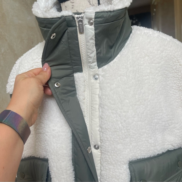 Athleta Quilted Sherpa Fleece Hybrid Jacket XL Sage Green Gorpcore, Quiet Luxury - Picture 11 of 16